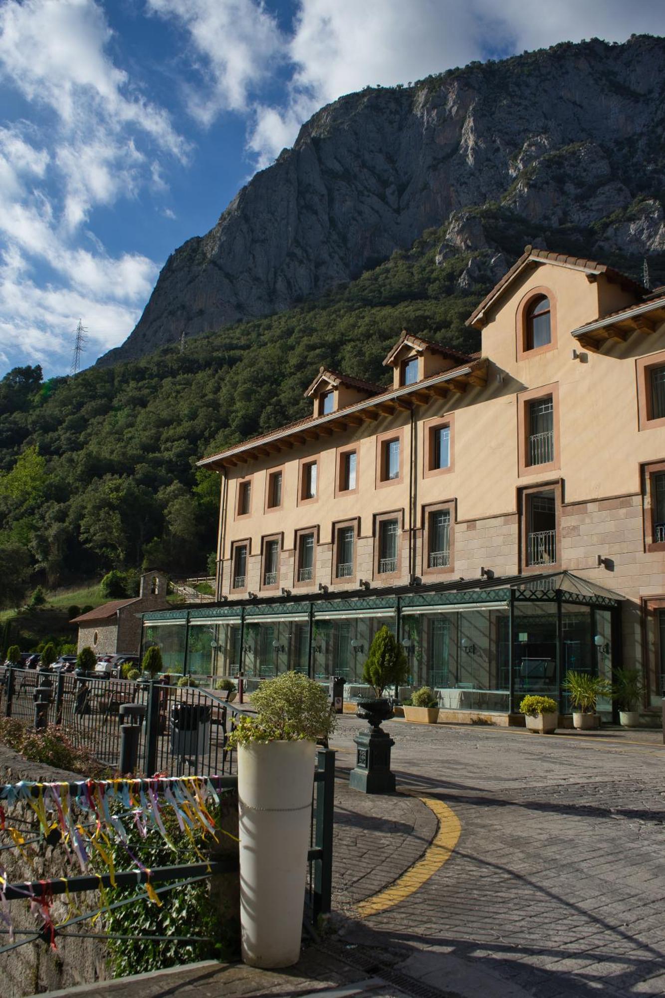 Hotel Balneario La Hermida Extérieur photo
